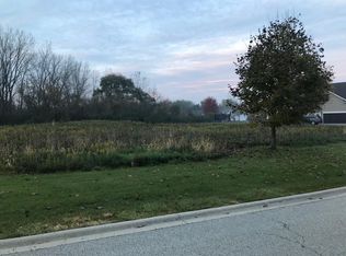 6 Saddle Ridge Ct, Hawthorn Woods, IL 60047