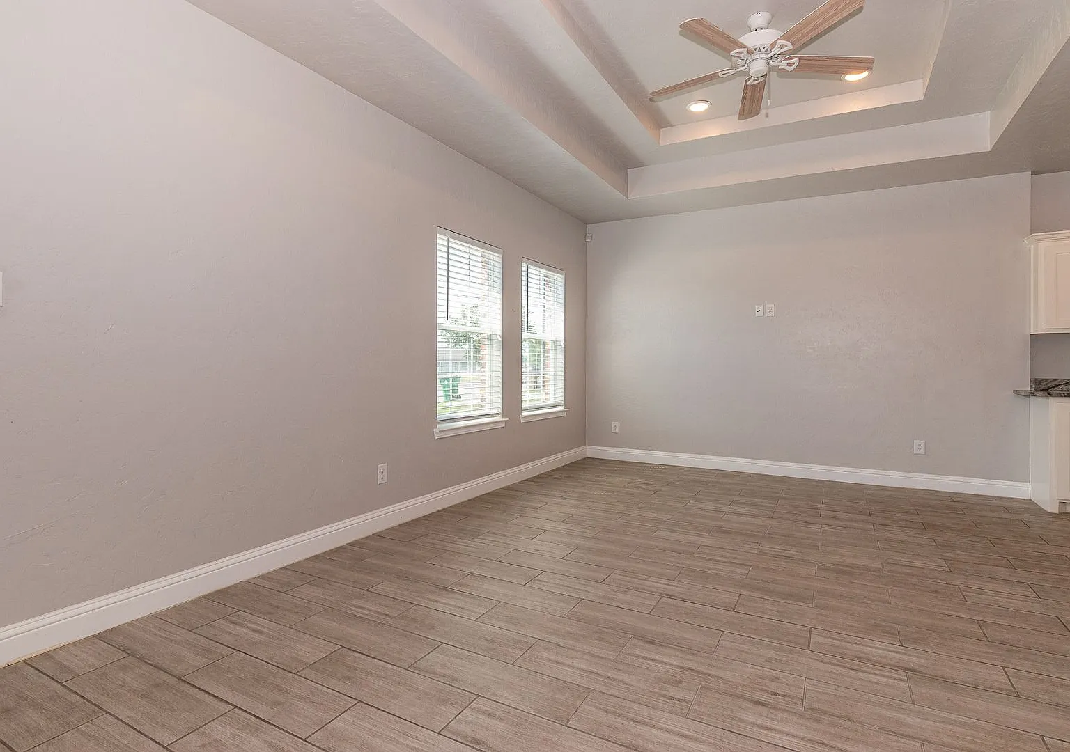 2505 Carver — Photo 3