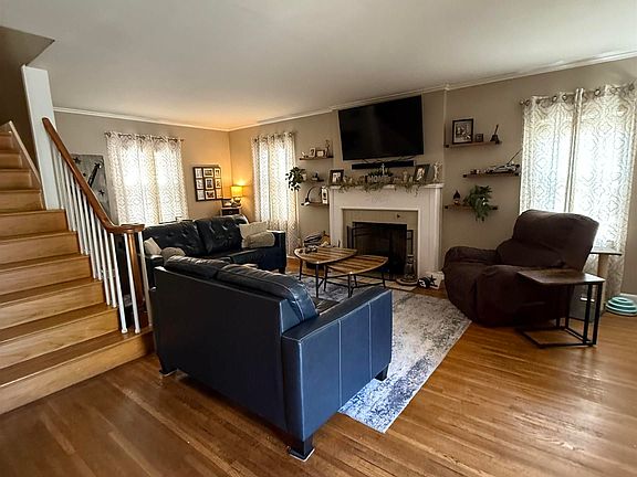 5th image of 3234 Douglas St