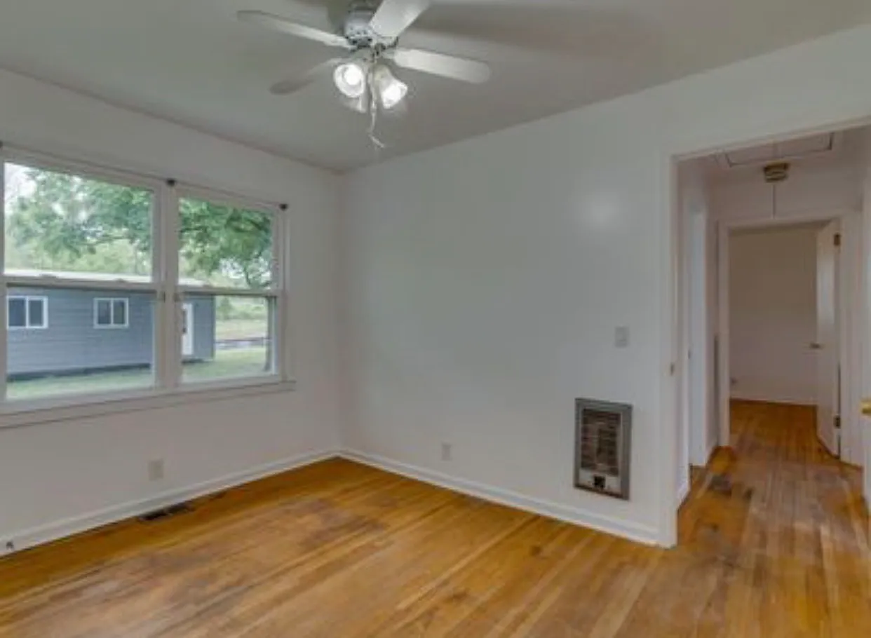 4 bed, 1817 sqft, $2,200 — Photo 2
