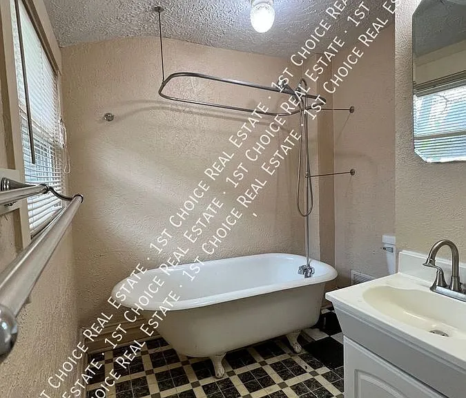1021-2 N Walnut St — Photo 10