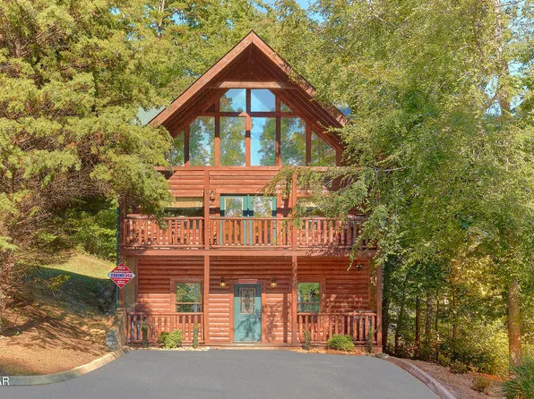304 Mountain Park Way, Pigeon Forge, TN 37863