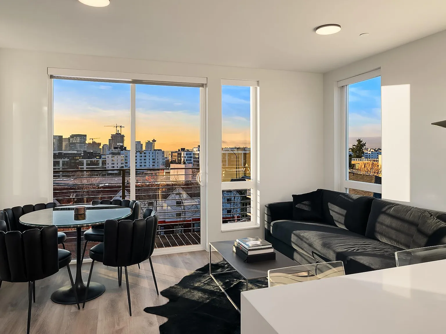 1 bed, 566 sqft, $1,958 — Photo 2