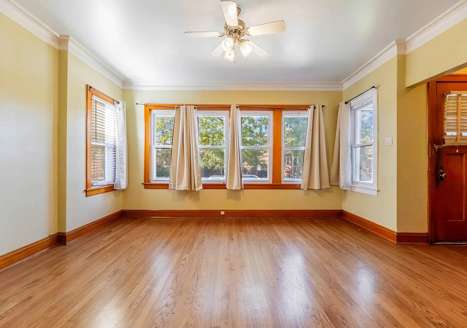 2 bed, 800 sqft, $2,000 — Photo 2