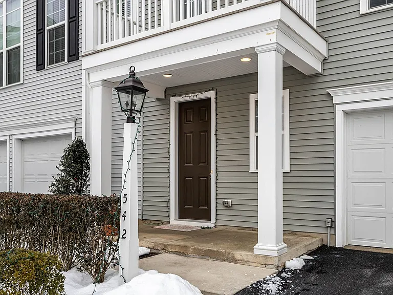 542 Rayburn Ct — Photo 3