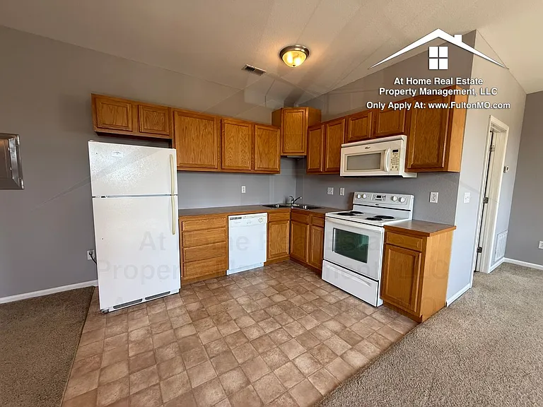 2606 N Bluff St #208 — Photo 3