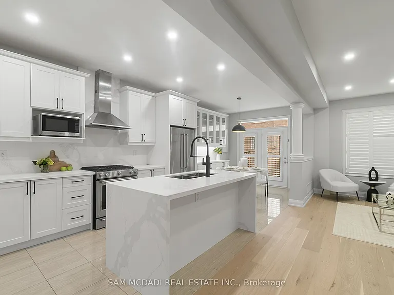573 Settlers Rd W — Photo 2