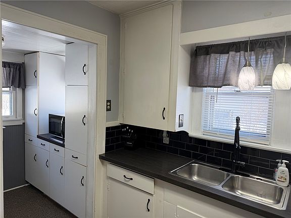 5th image of 20 Erwin St