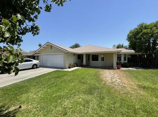 1065 Oakdale Ln, Lemoore, CA 93245
