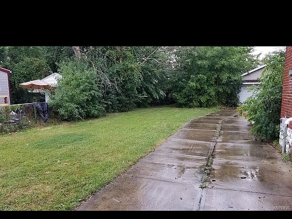 4th image of 174 Roswell Ave