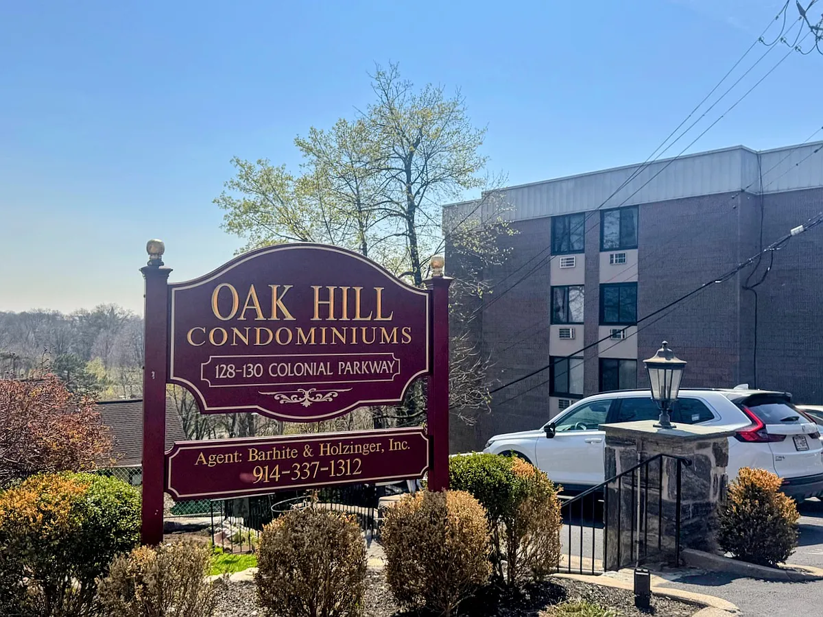 Building Photo - 128 Colonial Pkwy #3B