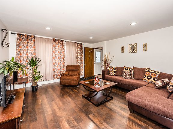 5th image of 5676 N Elston Ave