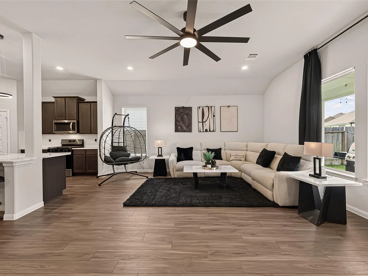 3 bed, 2.0 bath, 1912 sqft, $2,400 — Photo 1
