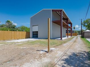 1608 Victoria Ave, Rockport, TX 78382