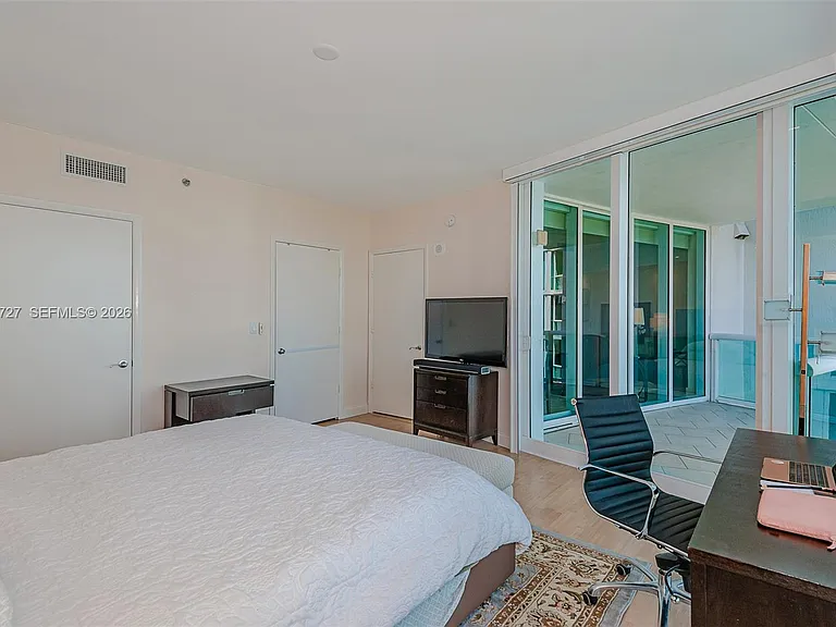 1000 S Pointe Dr #906 — Photo 19