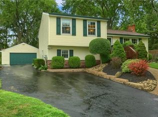 131 Wayne Dr, Cranberry Township, PA 16066