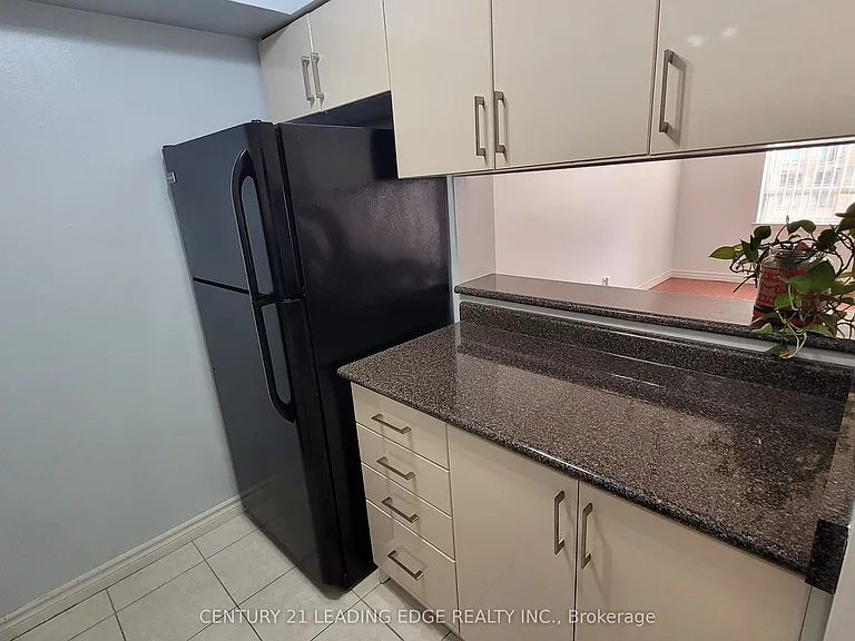 633 Bay St #1512 — Photo 4