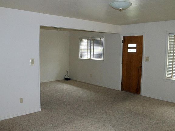 5th image of 2516 6th Ave