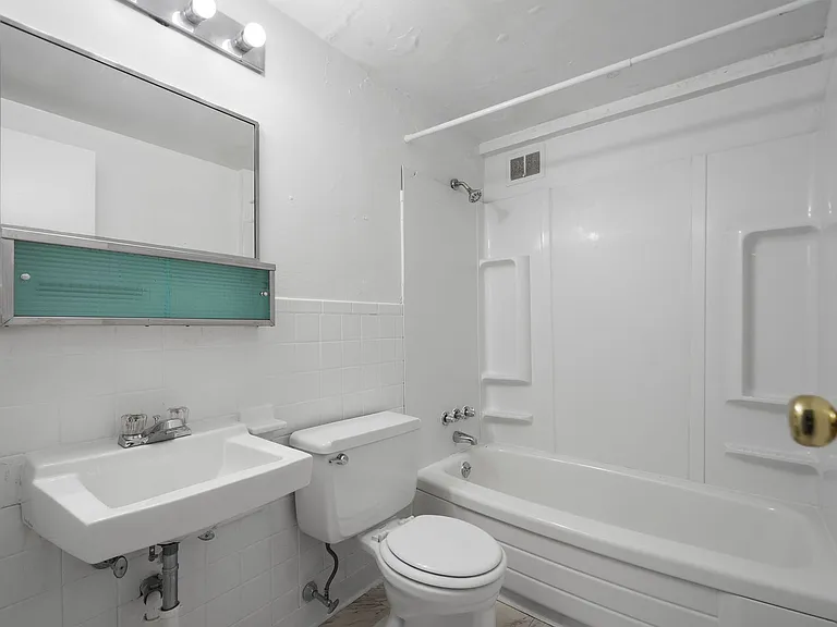 Penn Towers Apartments — Photo 15