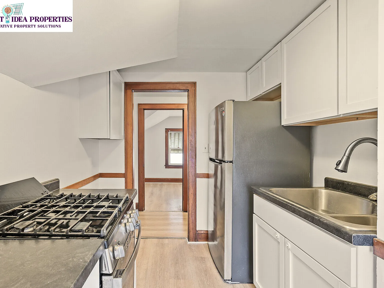 969 Lawson - 2 — Photo 3