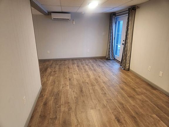 5th image of 245 Bishops Glen Dr