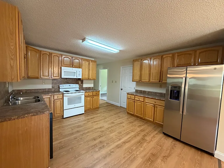 2406 Huffine Cir — Photo 5
