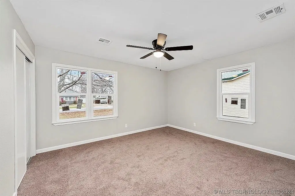 3 bed, 1.0 bath, 1260 sqft, $1,400 — Photo 3