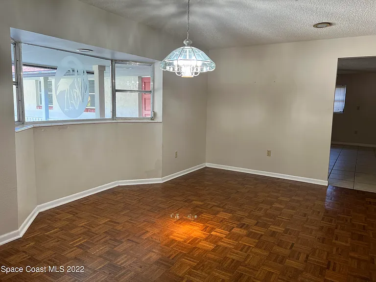 113 Medina St — Photo 4