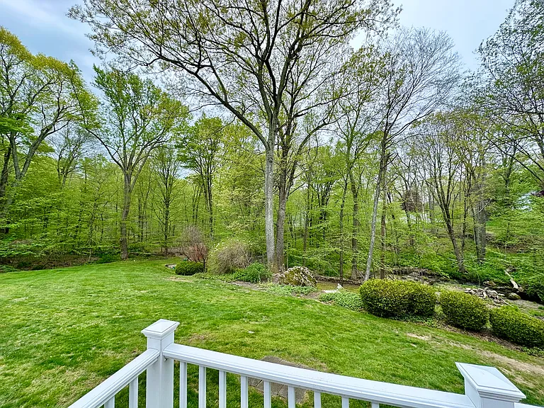 Glen Hollow Dr — Photo 19