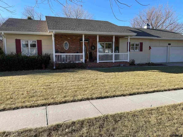 921 12th St, Henderson, NE 68371