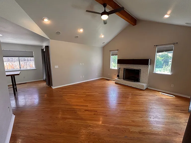 4033 W Douglas Ave — Photo 14