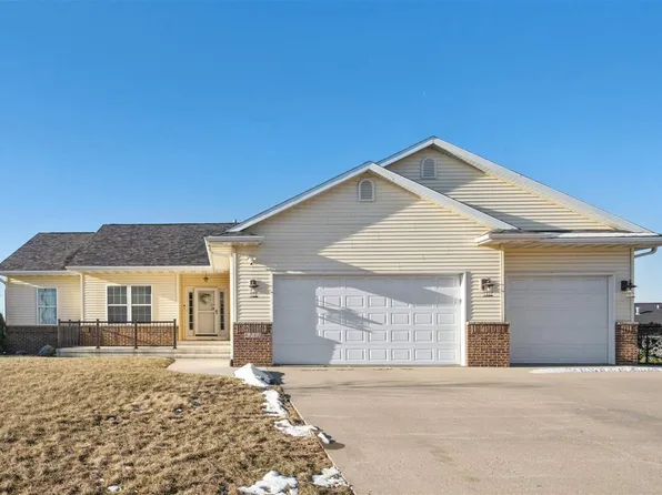 6212 Hoover Trail Rd SW, Cedar Rapids, IA 52404