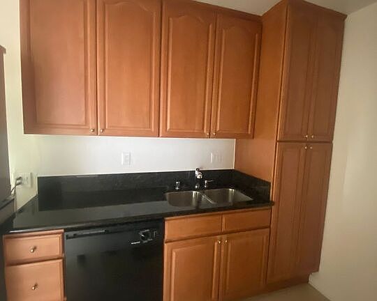 3rd image of 1427 Franklin St APT 1