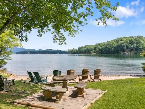 951 McClure Dr, Hayesville, NC 28904