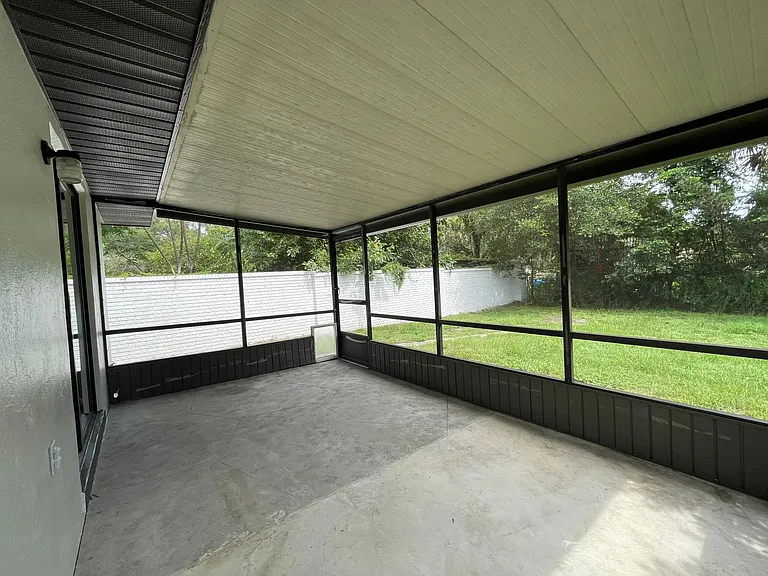 117 E Myrtle St — Photo 15