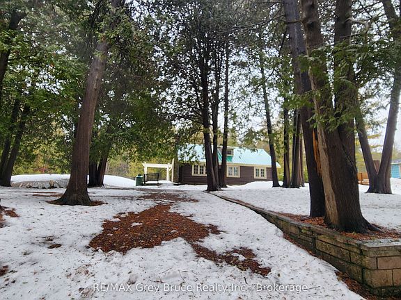 2nd image of 18 Stokes River Rd