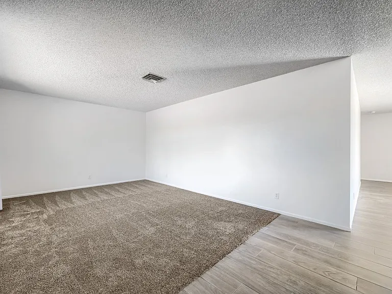 823 Center St — Photo 5