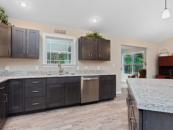 3rd image of 106 Kayleigh Dr