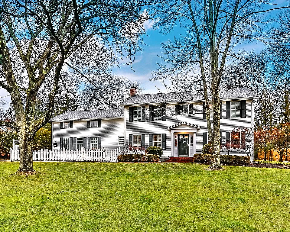 199 Willow Ln photo 1