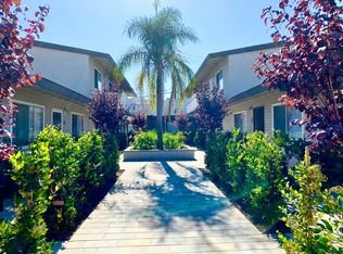 325 E 17th Pl APT D, Costa Mesa, CA 92627