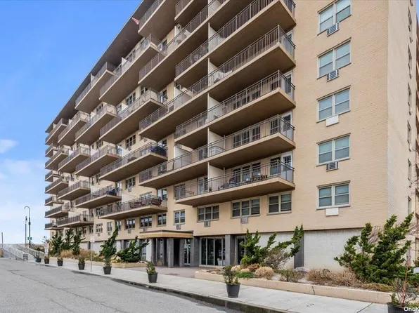 25 Neptune Blvd #7D, Long Beach, NY 11561