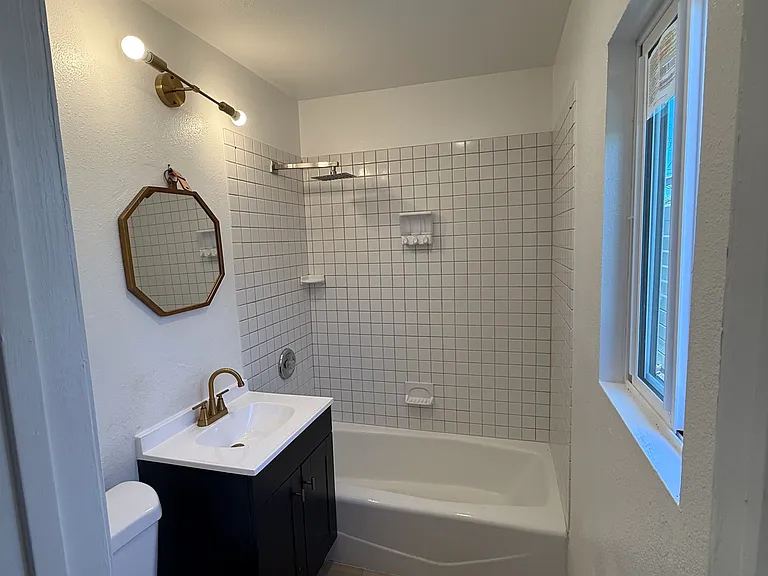 577 Florence St — Photo 10