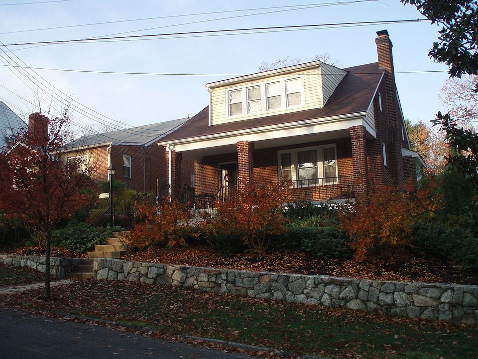 2nd image of 2005 31st St SE