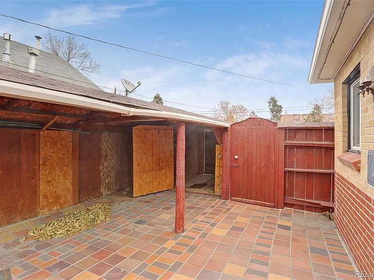 1960 Oswego St #1960.5 — Photo 7