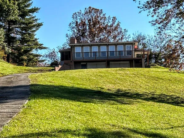 5542 Flatwoods Rd, Ravenswood, WV 26164