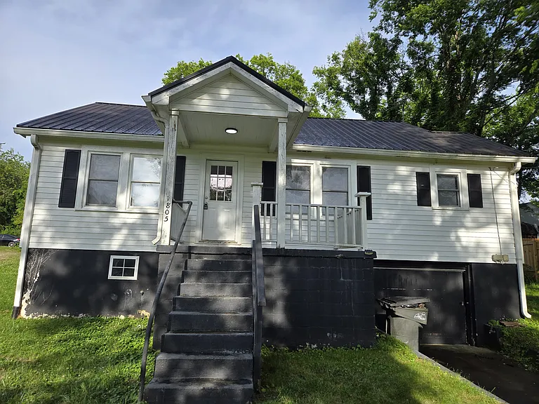 1805 Morningside Ave — Photo 18