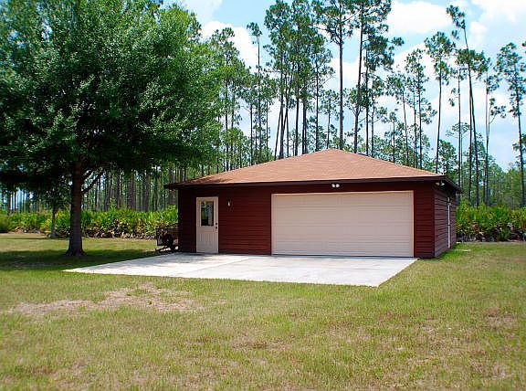Oversized 2 car garage