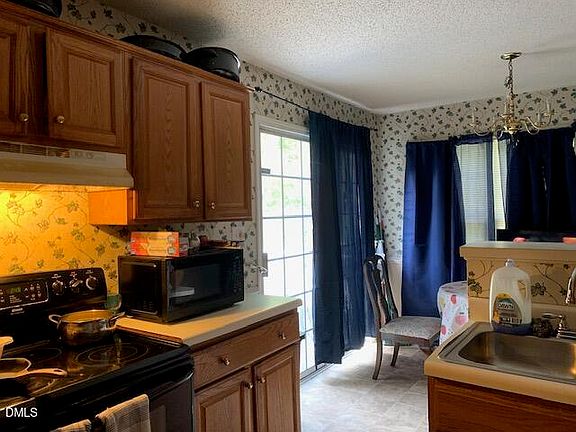 3rd image of 104 Scotts Ln