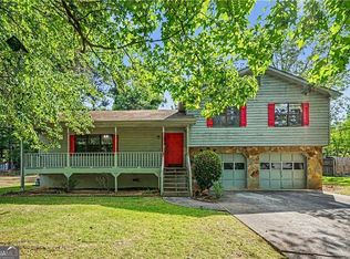 1208 Gate Post Ln, Lawrenceville, GA 30044