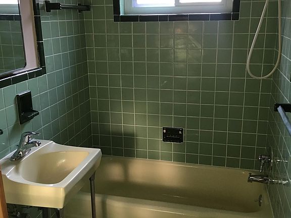 Ceramic tile bath